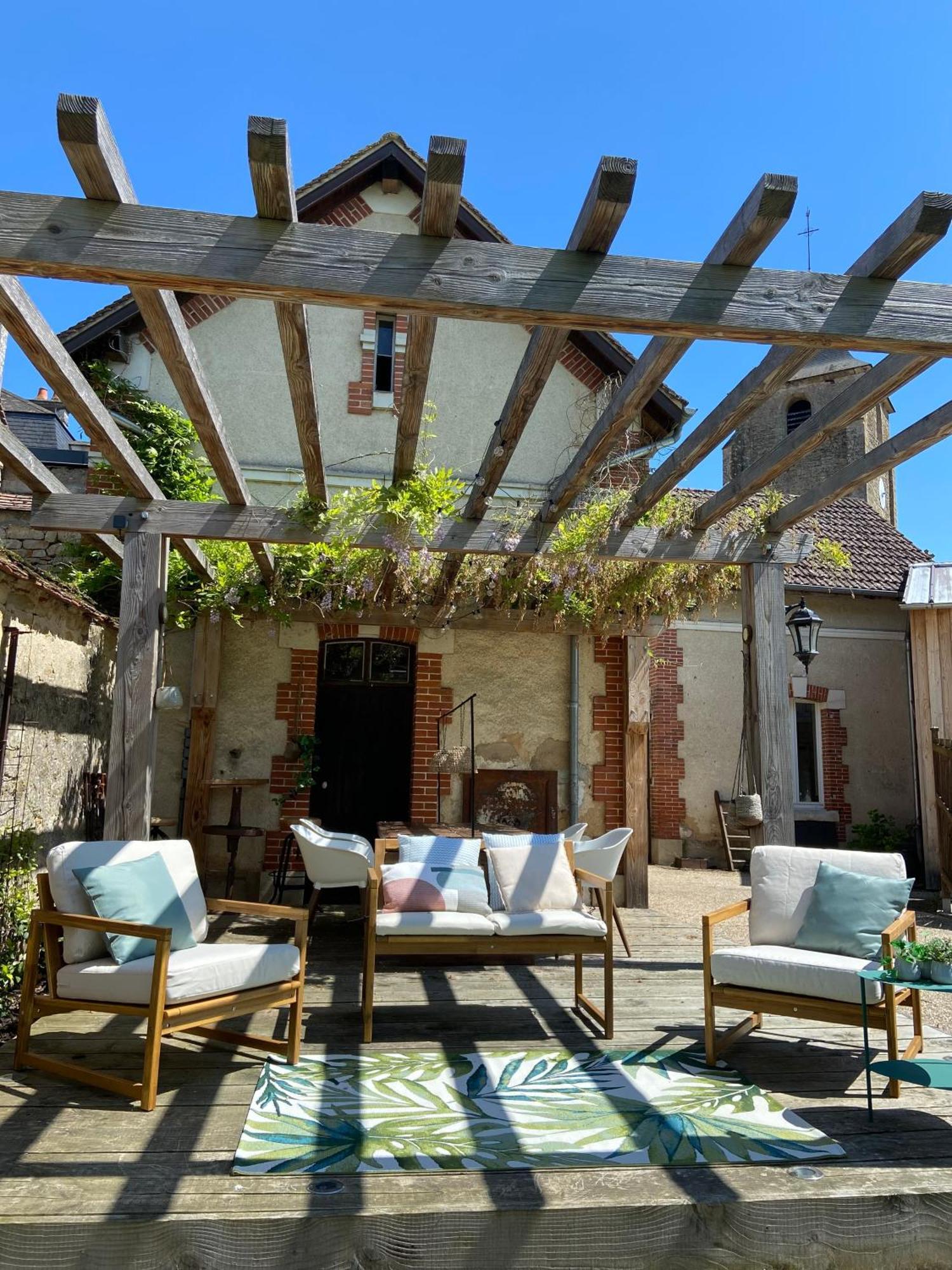 Pool House-L'Hirondelle De Sermizelles- Grand Jardin, Calme Et Nature Aux Portes Du Morvan Εξωτερικό φωτογραφία